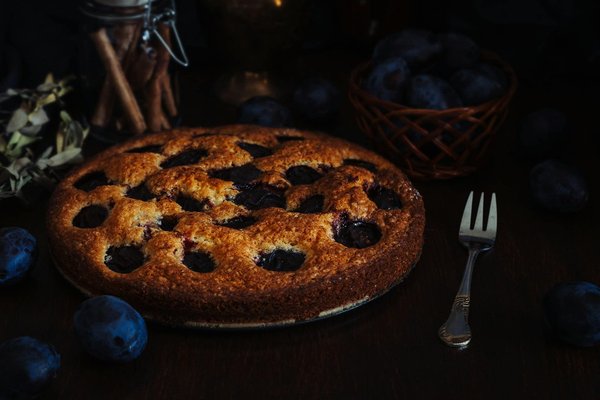 Comment réussir une tarte à la rhubarbe et crème d'amande pour un dessert printanier ?